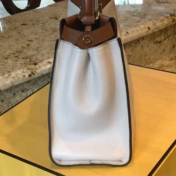 Fendi Peekaboo Medium/Vit. King Camel!!! - Picture 2 of 9